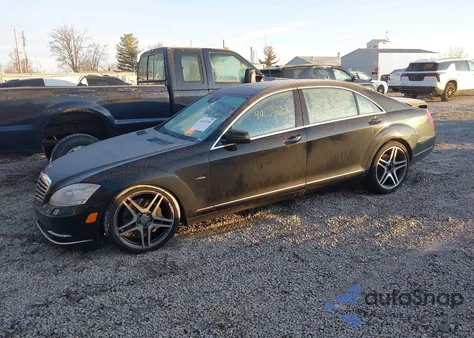 2012 Mercedes-Benz S 550 4Matic z USA, uszkodzony, nr VIN WDDNG9EB8CA428872